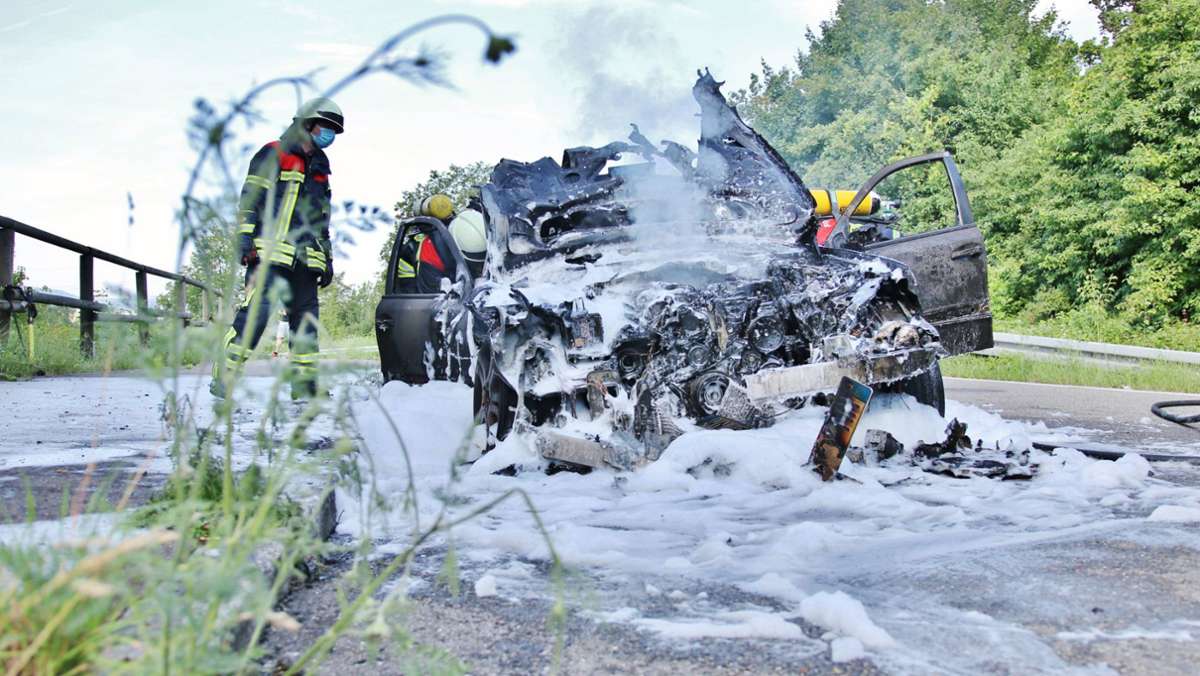 In Waiblingen und Korb: Zwei Autos fangen Feuer – Tausende Euro Schaden