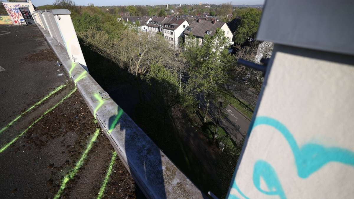 Tödlicher Sturz vom Parkhaus in Essen: Besitzer räumt bekannte Mängel ein