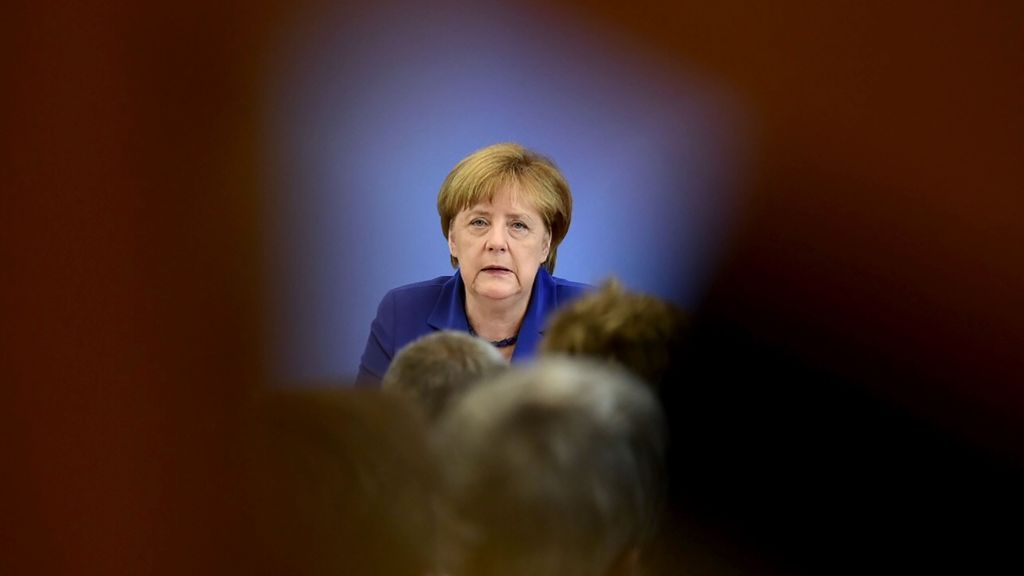 Nach Anschlägen in Deutschland: Merkel hält an Flüchtlingspolitik fest