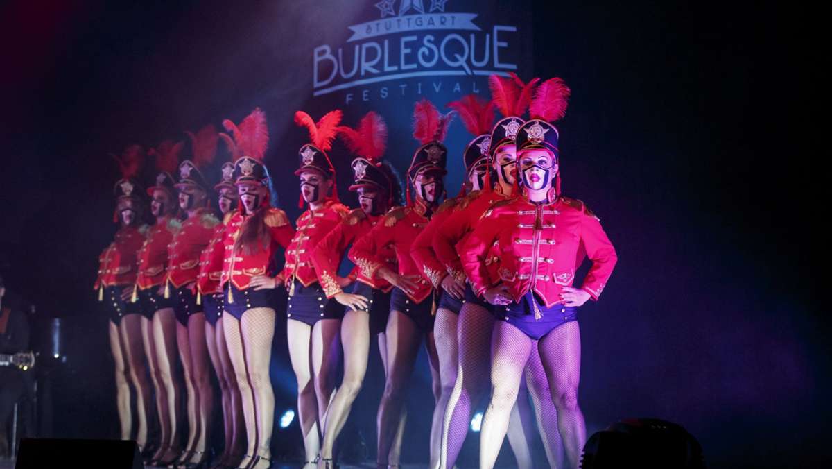 Stuttgarter Burlesque Festival im Varieté: Vor jedem Auftritt muss erst mal aufgeräumt werden