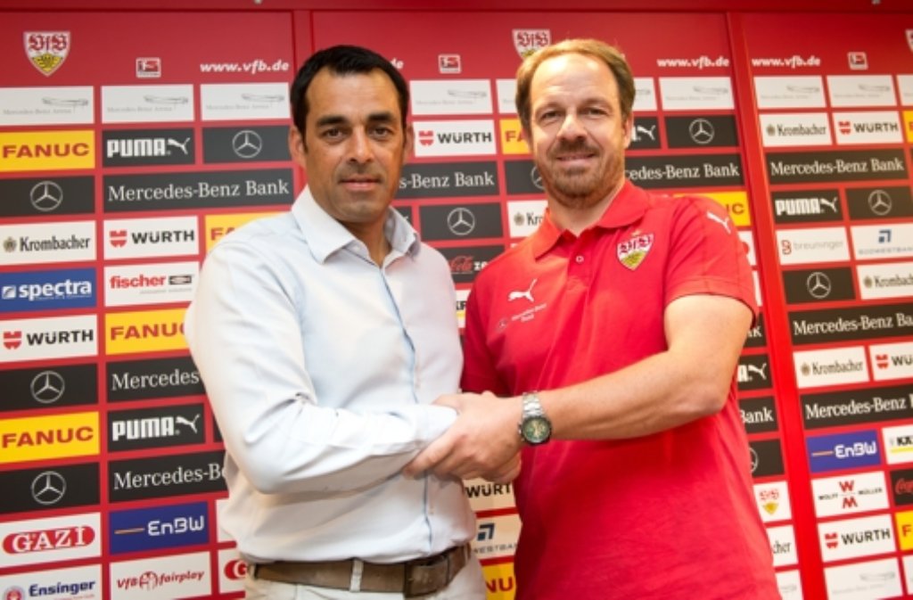 Erste Pressekonfernz beim VfB Stuttgart mit Alexander Zorniger (rechts, mit Sportvorstand Robin Dutt).