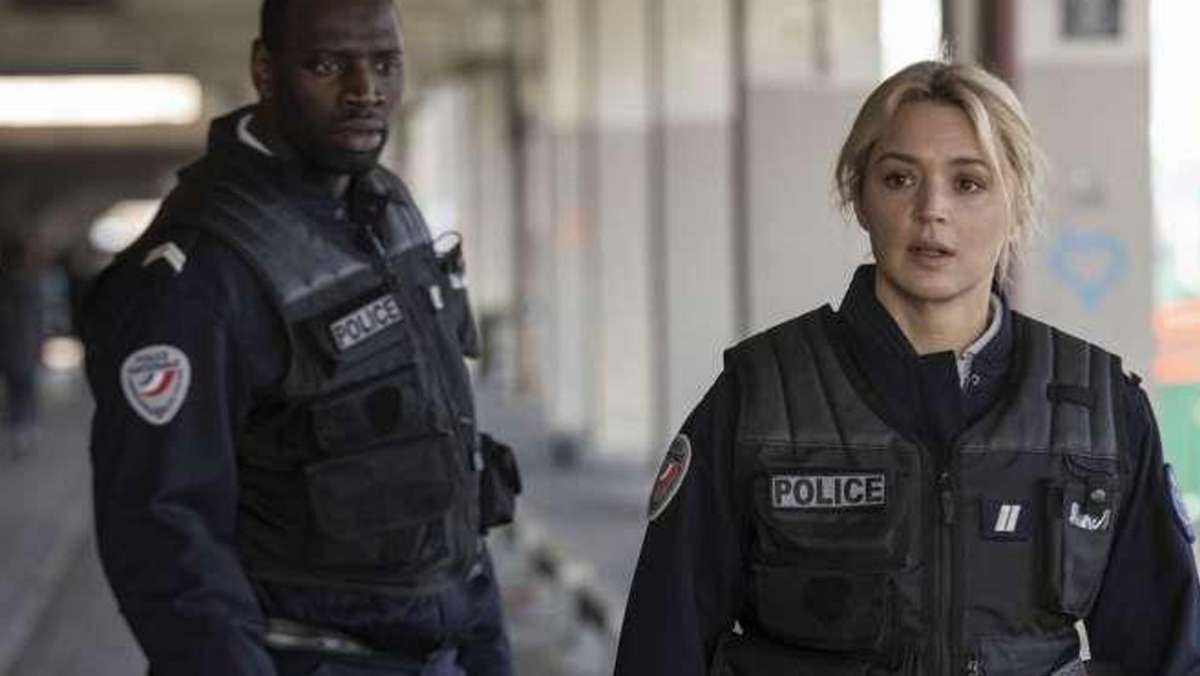  Das französische Kino-Drama „Bis an die Grenze“ mit Omar Sy erzählt einfühlsam vom harten Polizeialltag und schweren Entscheidungen. 