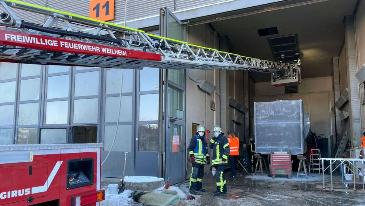 Brand in Weilheimer Gewerbegebiet: Abzugsanlage einer Firma geht in Flammen auf
