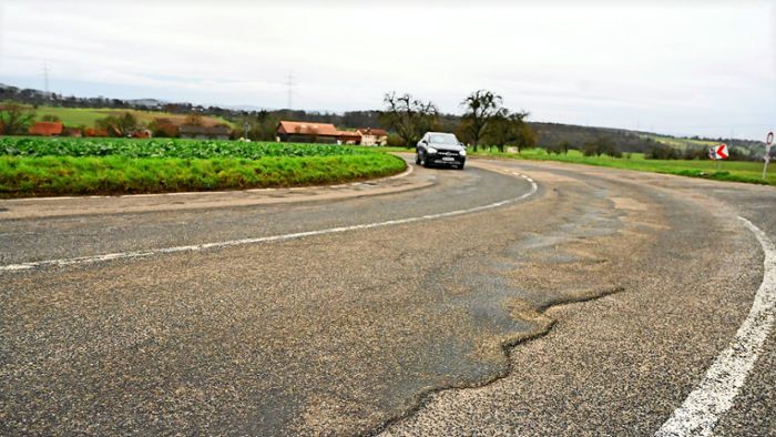 Straße wird ausgebaut: Einigung mit Landwirten bei Holperpiste