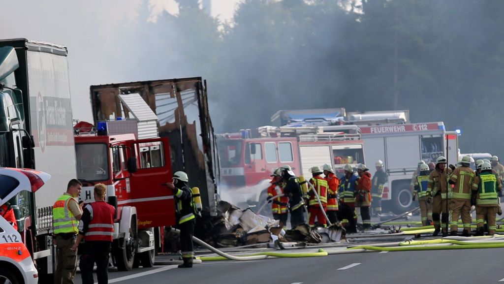 Busunfall auf A9 in Bayern: Hinweise auf viele Tote verdichten sich