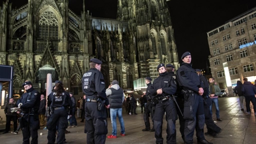 Nahe des Kölner Hauptbahnhofs: Unbekannte verletzten in Köln mehrere Ausländer