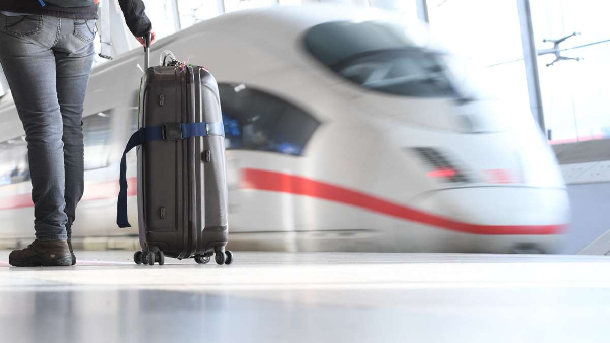 Am Bahnhof Hannover: Polizei muss zwei volltrunkene Seniorinnen aus ICE holen