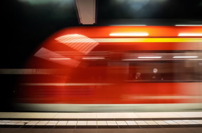 Stuttgart-Vaihingen: 23-Jährige in S-Bahn sexuell belästigt – Zeugen gesucht