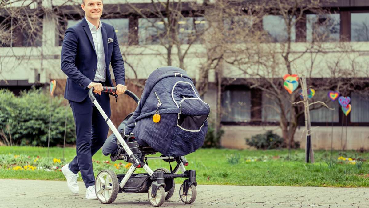 Oberbürgermeister von Aalen geht in Elternzeit: Frederick  Brütting nimmt sich Zeit für seine Tochter