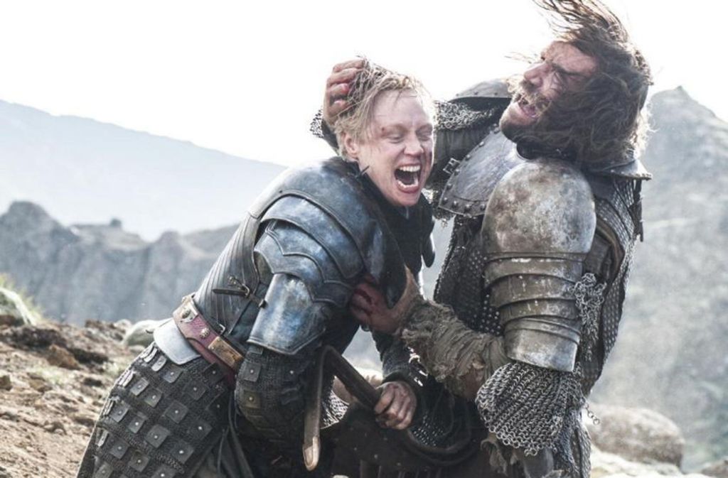 Brienne von Tarth (Gwendoline Christie) kämpft in der vierten Staffel von „Game of Thrones“ gegen den „Bluthund“ Sandor Clegane (Rory McCann). Foto: dpa