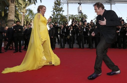 Quentin Tarantino und Uma Thurman haben sichtlich Spaß auf dem Roten Teppich bei den Filmfestpspielen in Cannes. Sie besuchten die Premiere des Films Clouds of Sils Maria, der sich in diesem Jahr im Rennen um die Goldene Palme befindet. Foto: dpa