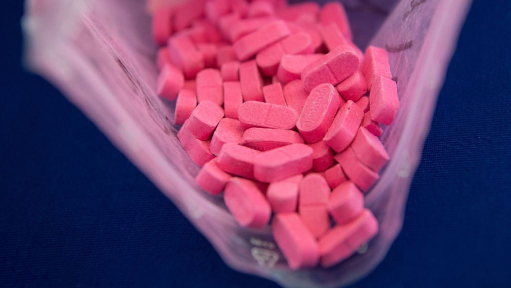  Ein 13-Jähriger ist in der Nacht zum Montag in einer Münsinger Klinik verstorben, nachdem er wohl am Abend zuvor eine Ecstasy-Tablette genommen hatte. Die Droge soll aus dem Darknet stammen. 