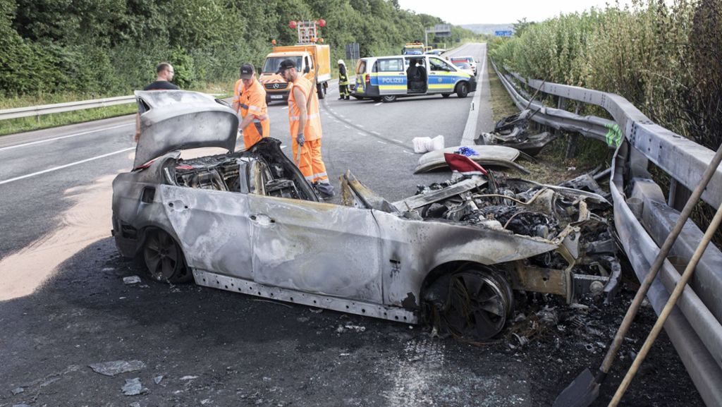 Tödlicher Unfall auf A81 nahe Heilbronn: In Auto verbrannt – Identität des Opfers noch nicht geklärt