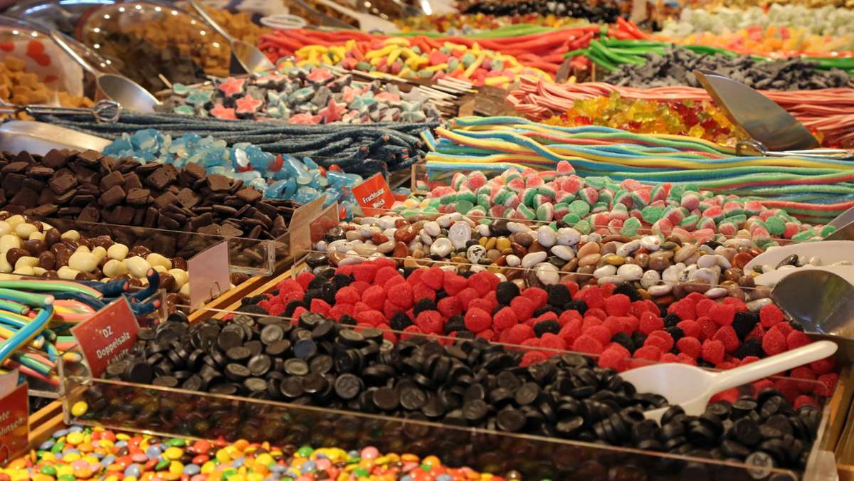  Bislang unbekannte Täter sind in einen Süßwarenstand auf der Königstraße in Stuttgart eingebrochen. Doch Lollis, Gummibärchen und andere Süßigkeiten waren offenbar nicht ihr Antrieb. 