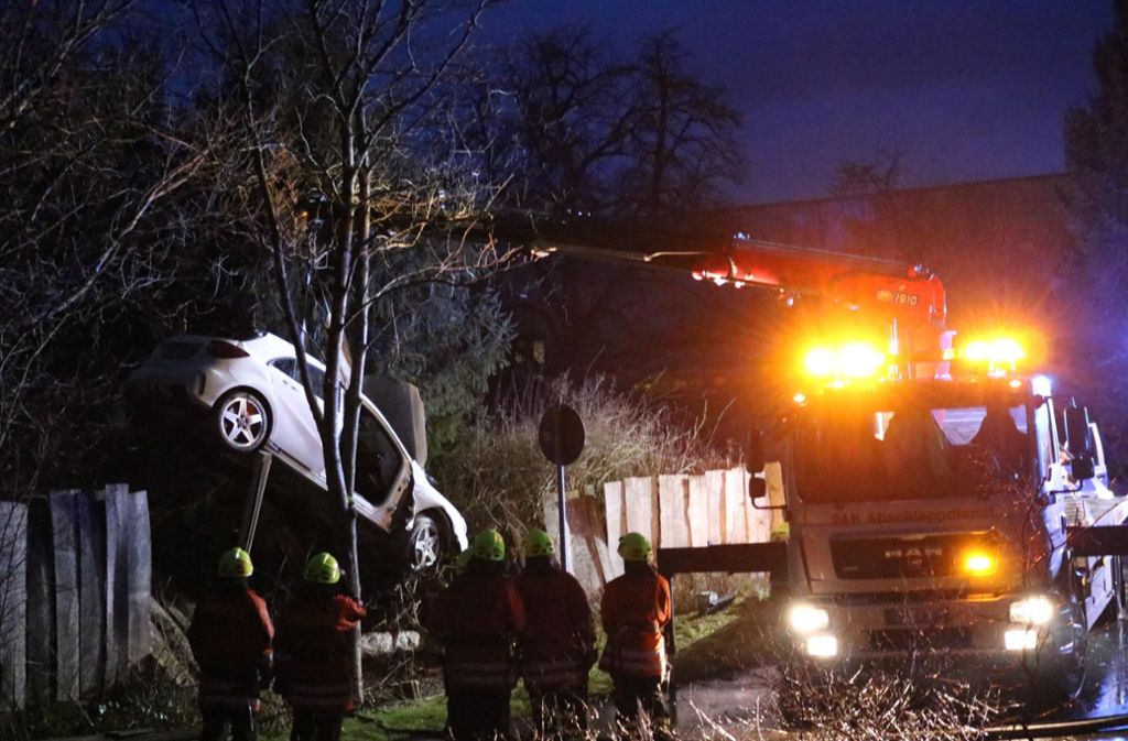 In Hattenhofen verursacht ein Mercedes AMG einen spektakulären und schweren Unfall. Foto: 7aktuell.de/Christina Zambito