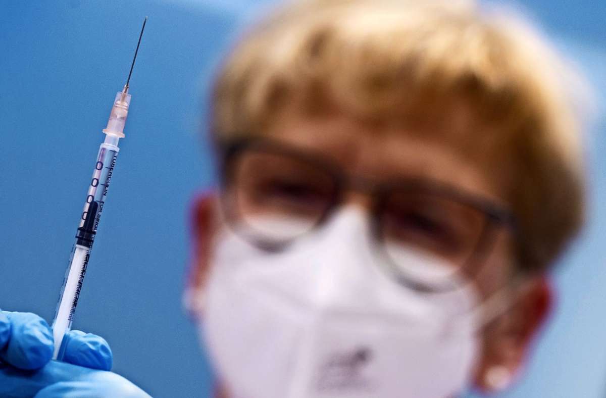 Wer eine Impfung gegen das Coronavirus erhalten hat, soll sich schon bald auf mehr Freiheiten freuen dürfen. (Symbolfoto) Foto: dpa