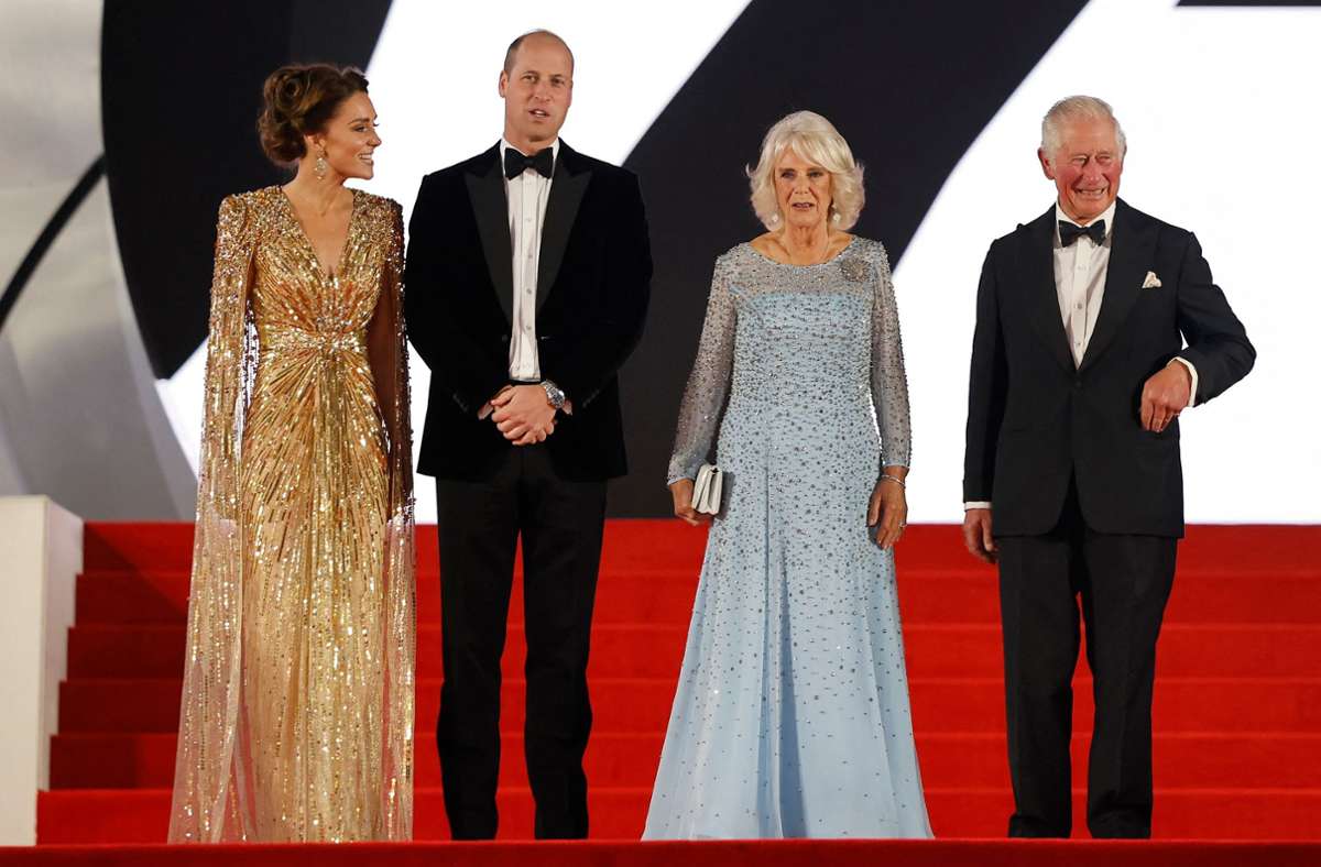 Nicht nur die Cambridges, auch Thronfolger Prinz Charles und Herzogin Camilla besuchten die Premiere.