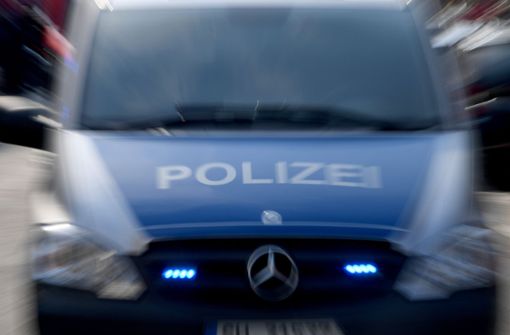 Mit gestohlenem Audi gegen Hauswand und Auto gekracht
