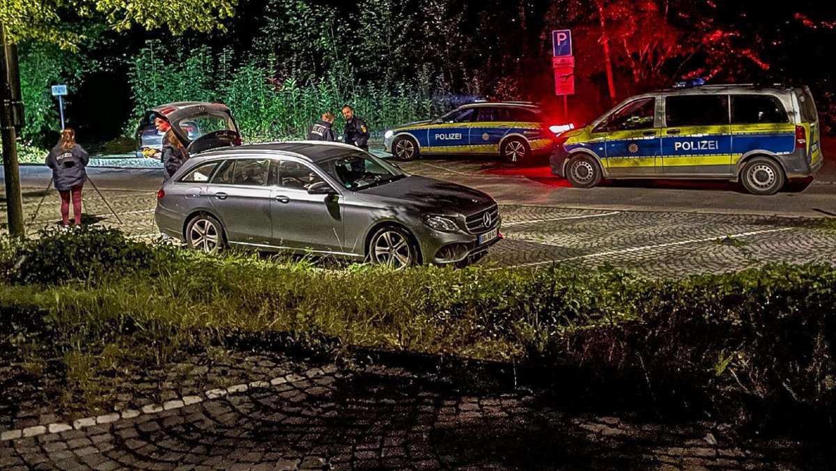 Beamter in Sindelfingen mitgeschleift: Flüchtiger Täter durch Schuss von Polizist vermutlich verletzt
