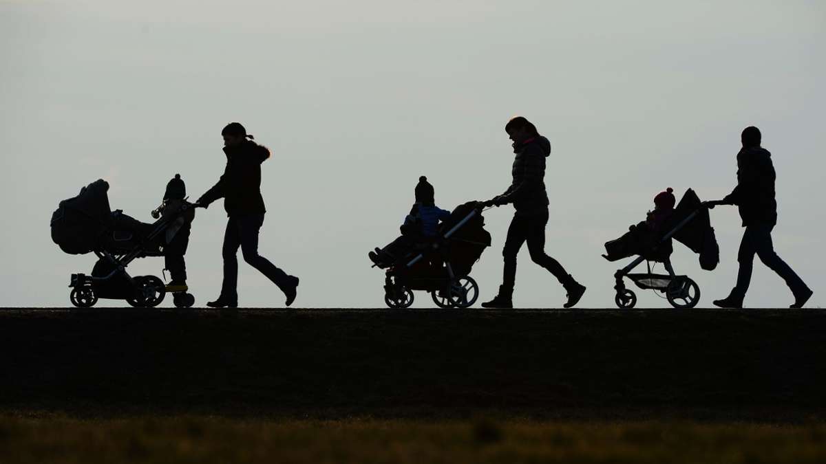 Bevölkerung: Bericht: Geburtenraten sinken weiter - was heißt das?