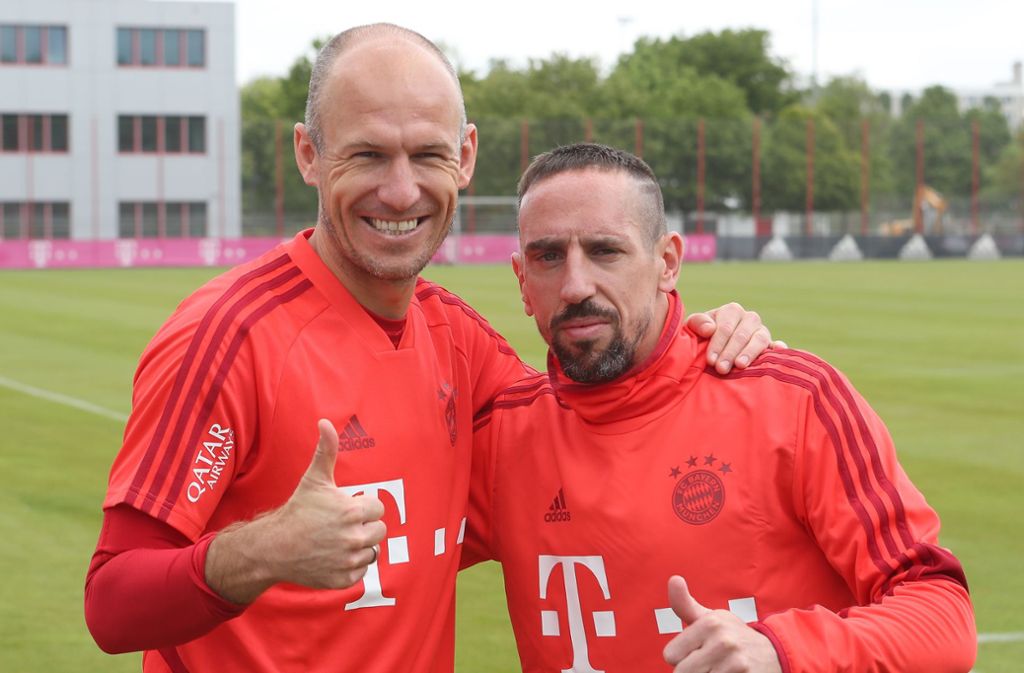 Vor dem Abschied: Robben und Ribery stellen sich während der letzten gemeinsamen Trainingswoche beim  FC Bayern an der Säbener Straße  den Fotografen.  Foto: Getty