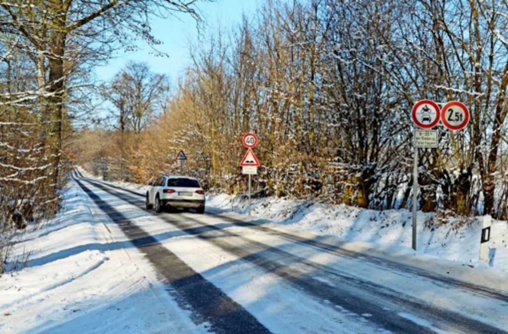 Weil sich der Großteil des Königsträßle außerhalb geschlossener Ortslage befindet, muss die Stadt die Straße nicht vom Schnee befreien. Foto: Sandra Hintermayr
