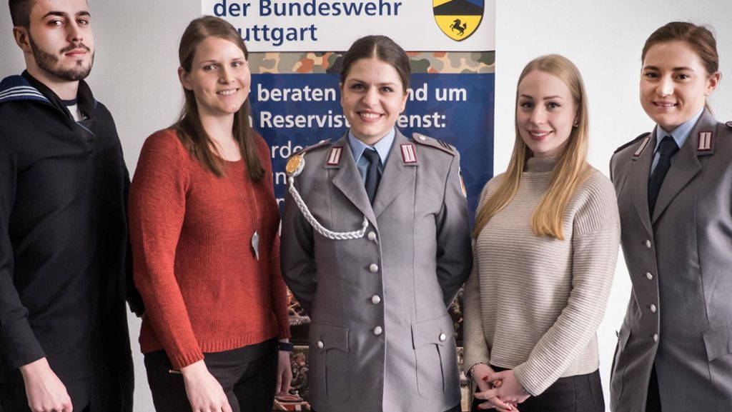  Junge Menschen kommen aus unterschiedlichsten Beweggründen zur Bundeswehr. Eines aber eint sie: der Wunsch, „dem Land zu dienen.“ 