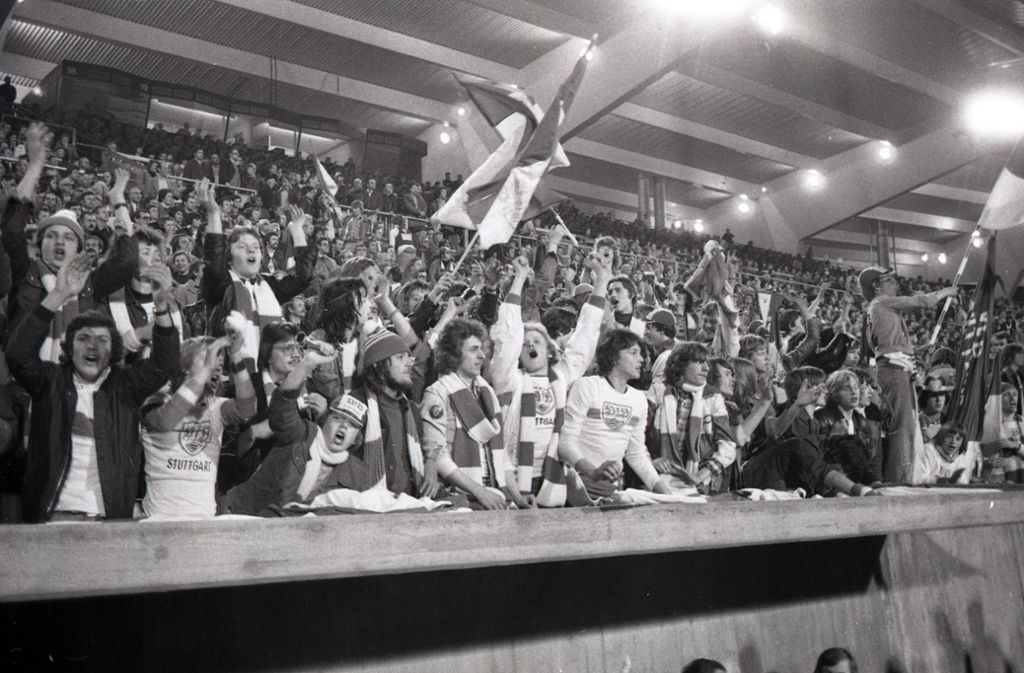 39 000 Zuschauer sind am Abend des 13. Mai 1977 ins Neckarstadion gekommen – und sollten ein Spiel erleben, über das auch mehr als 40 Jahre danach noch gesprochen wird.