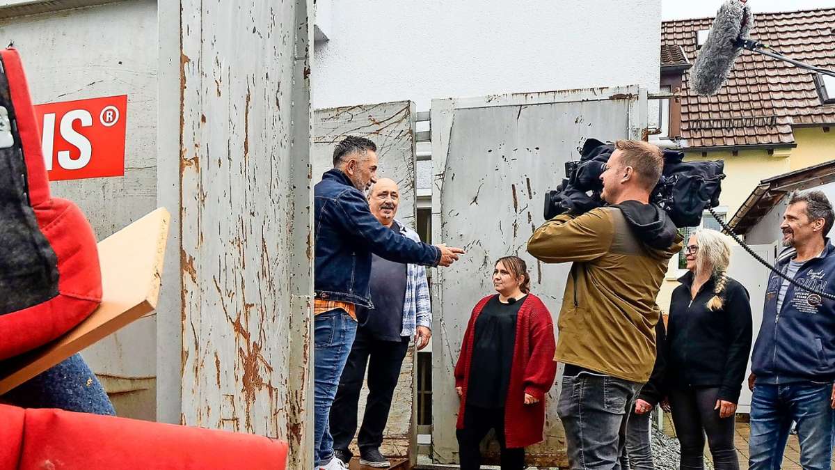 Trödeltrupp zu Gast in Marbach: Fernsehen ist dabei: Haus von VfB-Oma Inge leer geräumt