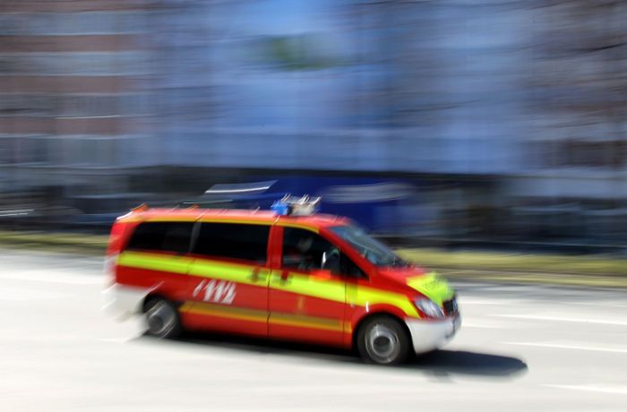Feuerwehr rettet bewusstlosen Mann aus Kran
