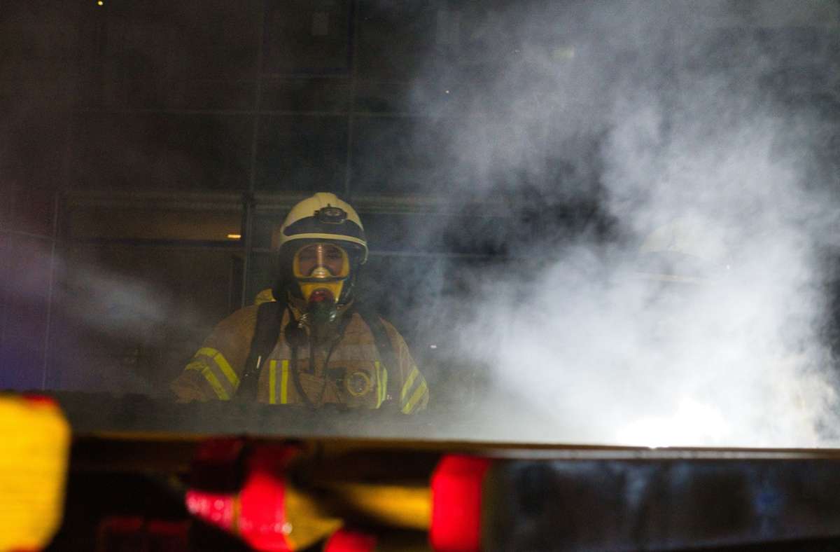 Eine Brandstiftung ist nicht ausgeschlossen.  Foto: Alexander Ernst/Feuerwehr Fellbach