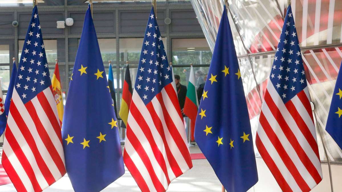  Als Symbol für einen Neustart in den transatlantischen Beziehungen verzichten die EU und die USA vorerst auf die Erhebung von Strafzöllen. Kann ein jahrelanger Handelsstreit endlich gelöst werden? 