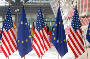 EU und USA setzen gegenseitig verhängte Strafzölle aus