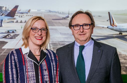 Arina Freitag und Walter Schoefer führen den Stuttgarter Flughafen vom 1. September an gemeinsam. Foto: Thomas Niedermüller/Flughafengesellschaft Stuttgart
