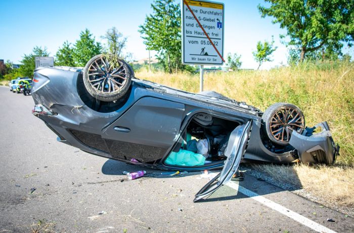 Unfall bei Stuttgart-Weilimdorf: 34-Jähriger kracht mit Auto gegen Baum