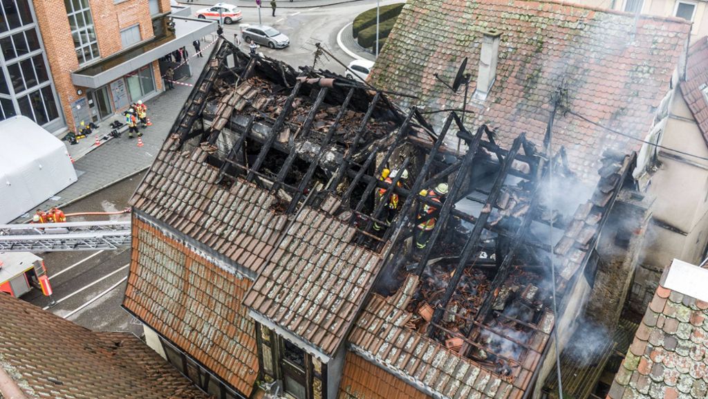 Brand in der Backnanger Innenstadt: Wohnhaus bei Feuer schwer beschädigt