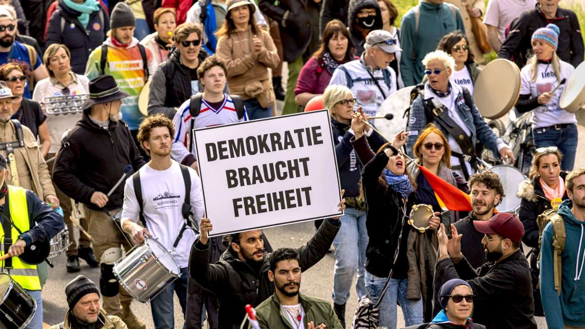 Coronaprotest in Stuttgart: Grenzenloser Ärger über die Maskenlosen