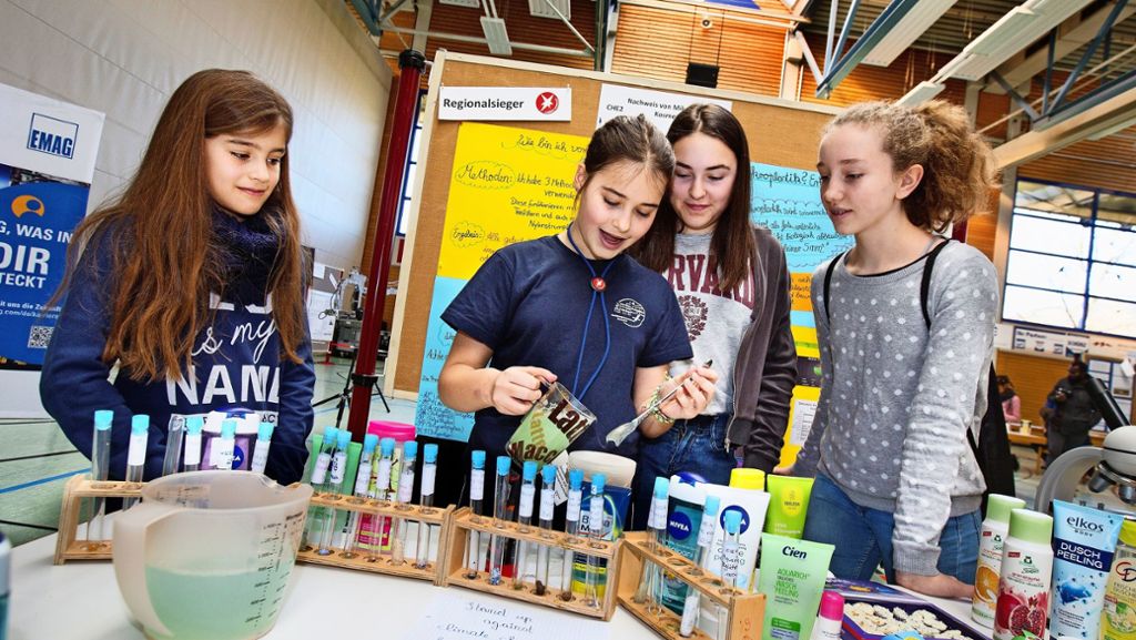 „Jugend forscht“ in Donzdorf: Mikroplastik in Kosmetika und Strom aus Zucker