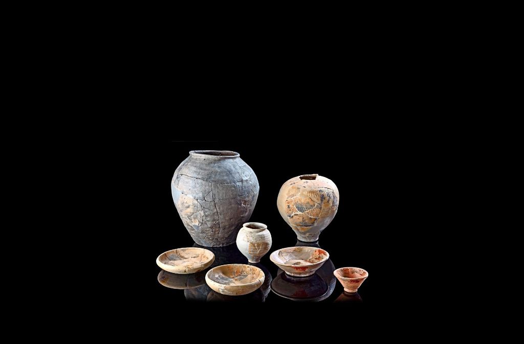 Keramikgefäße aus einem  römerzeitlichen Gräberfeld  bei Merklingen Foto:  
