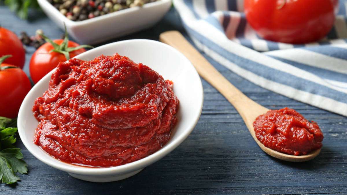 Erfahren Sie, mit welchen Lebensmitteln Sie Tomatenmark beim Kochen ersetzen können. 5 Alternativen im Überblick.