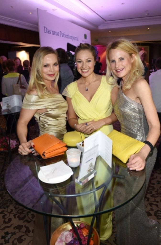 Regina Halmich, Ruth Moschner und Sonja Kiefer(von links) auf der Feier nach der Verleihung des Felix Burda Awards.