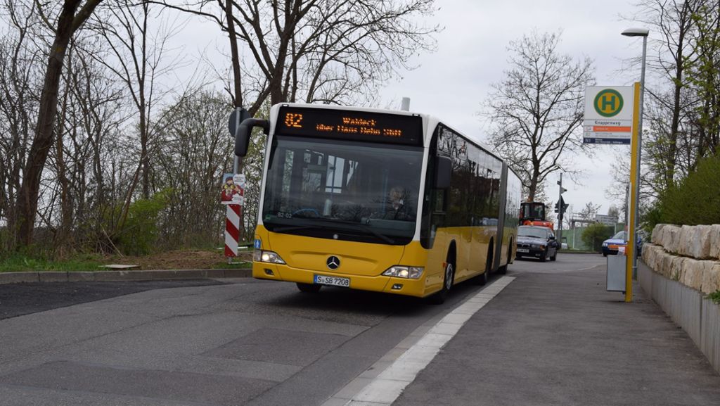 In den Pfingstferien erneuert das Tiefbauamt den Straßenbelag im Knappenweg. Die Anwohner in Stuttgart-Dachswald müssen einige Einschränkungen in Kauf nehmen. Auch Busse sind von der Sperrung betroffen. 