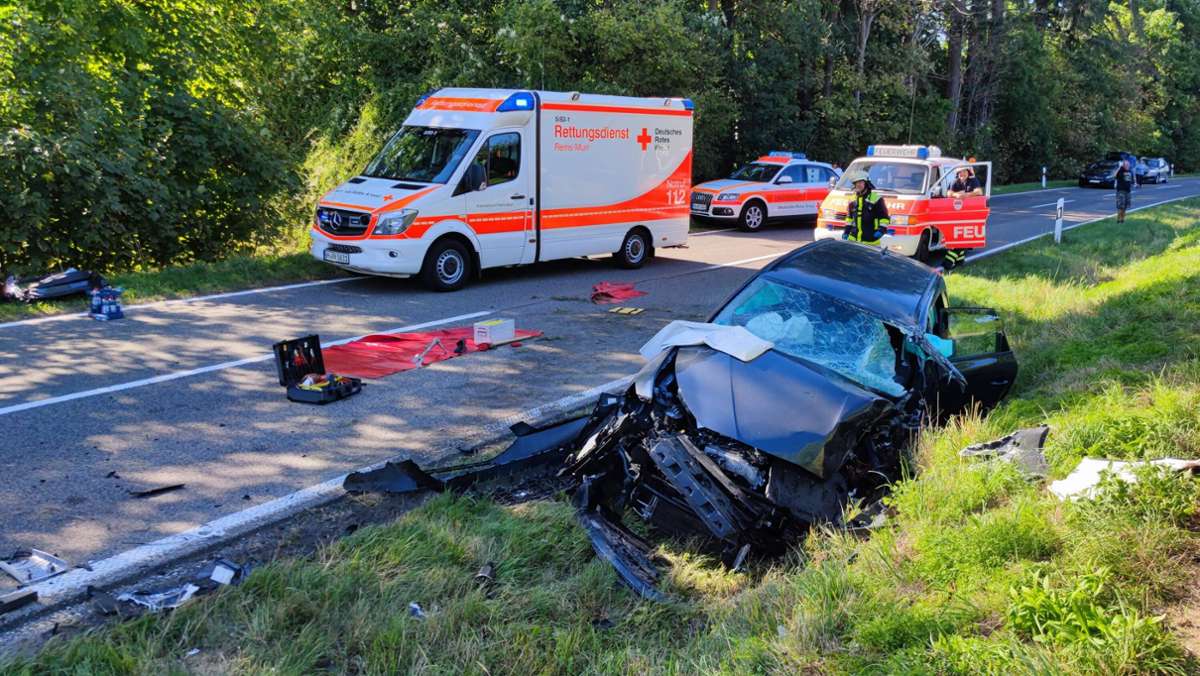 Unfall bei Adelberg: Frontal auf Lastwagen geprallt – Mann schwer verletzt