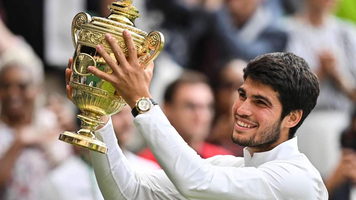 Tennis in Wimbledon: Carlos Alcaraz stößt Novak Djokovic vom Thron