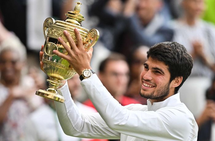 Tennis in Wimbledon: Carlos Alcaraz stößt Novak Djokovic vom Thron