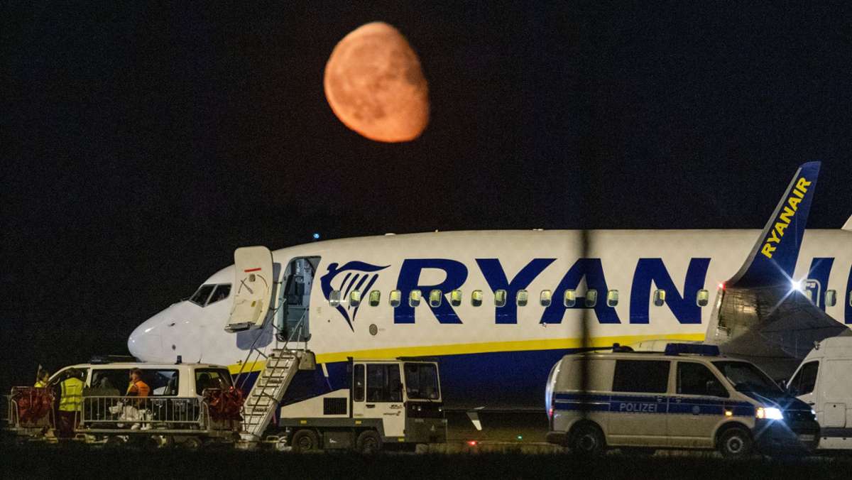 Mögliche Sicherheitsbedrohung an Bord: Bange Stunden für Ryanair-Passagiere in Berlin