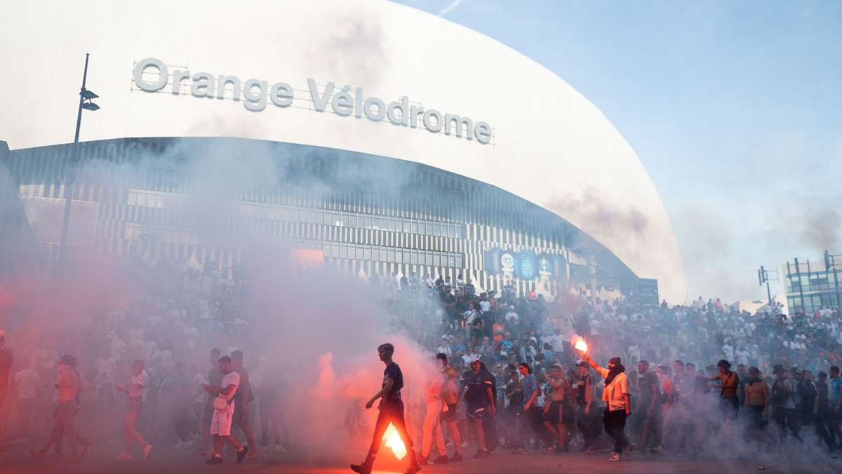 Fan-Ausschreitungen: UEFA bestraft Frankfurt und Köln