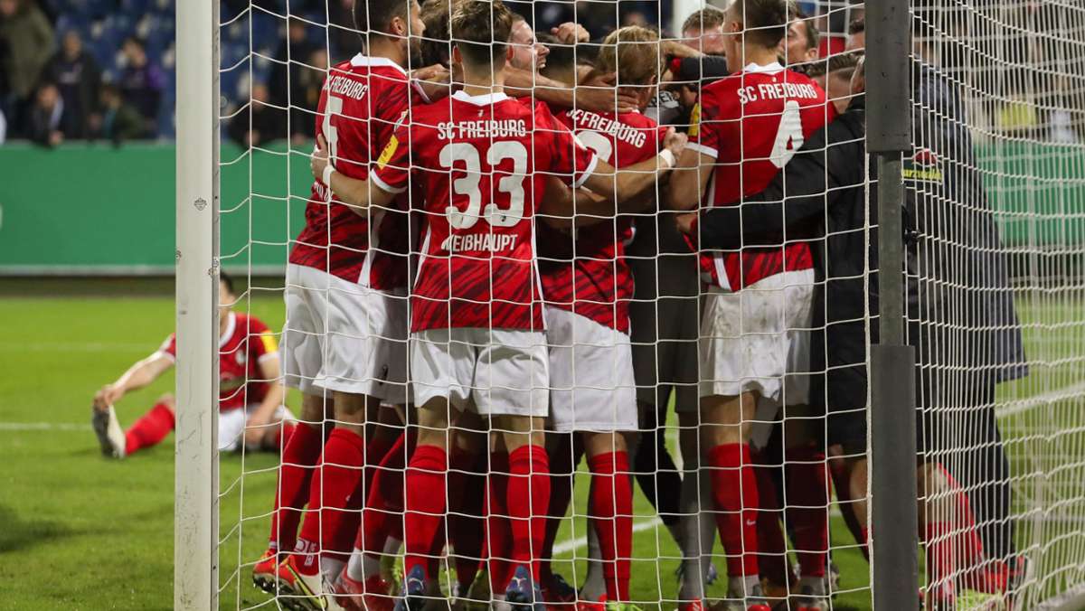 DFB-Pokal: SC Freiburg zittert sich im Elfmeterschießen weiter
