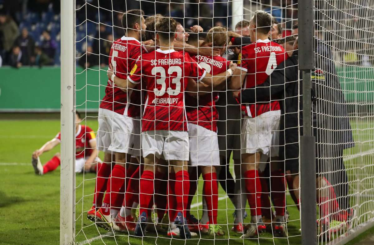 Der SC Freiburg freut sich über das Weiterkommen im DFB-Pokal. Foto: dpa/Friso Gentsch