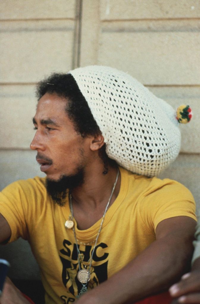 Eddie Murphy ist kein Einzelfall. Es gibt einige Prominente, die viele Kinder in die Welt gesetzt haben. So auch die Reggae-Legende Bob Marley. Der 1981 verstorbene Musiker brachte es auf zwölf Kinder: elf leibliche und ein adoptiertes. Gerüchten zufolge soll er sogar zwischen 20 und 40 leibliche Nachkommen haben.